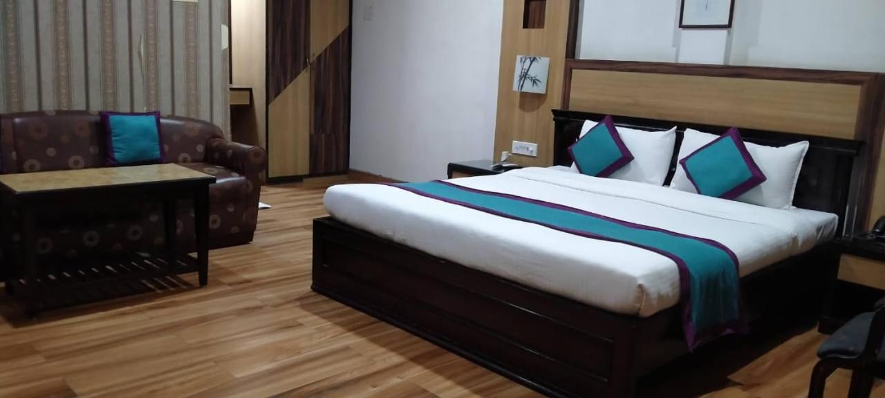 Hotel Little Palace Dibrugarh Extérieur photo