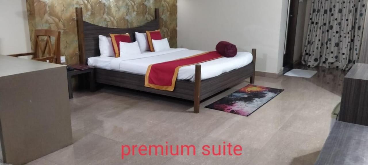Hotel Little Palace Dibrugarh Extérieur photo