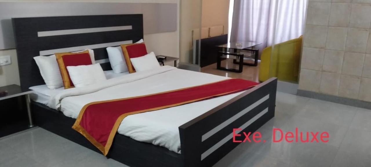 Hotel Little Palace Dibrugarh Extérieur photo
