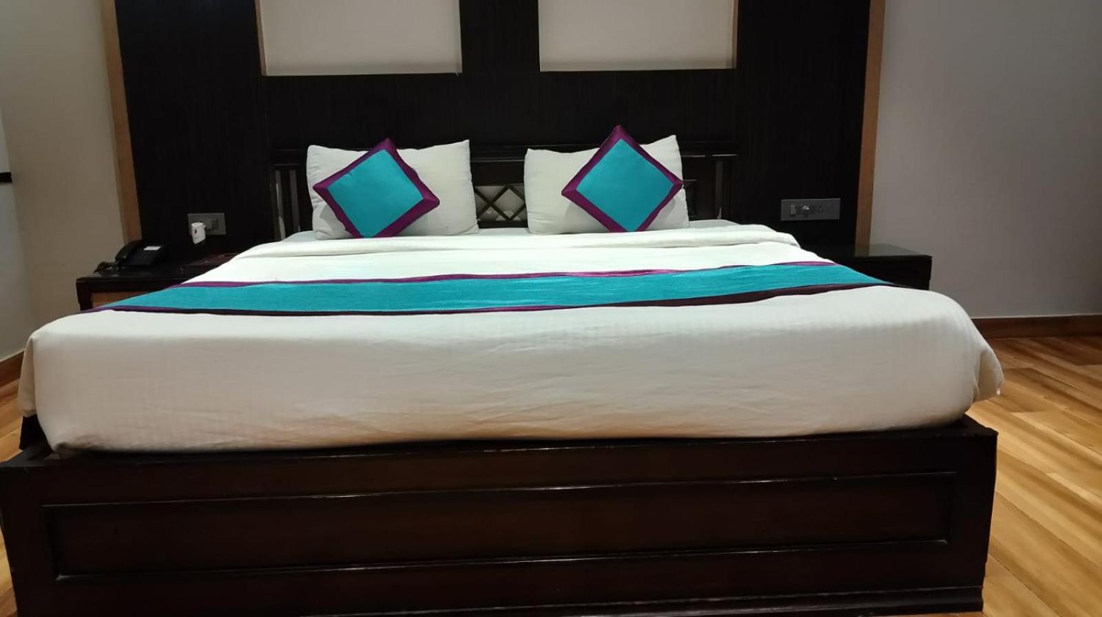 Hotel Little Palace Dibrugarh Extérieur photo